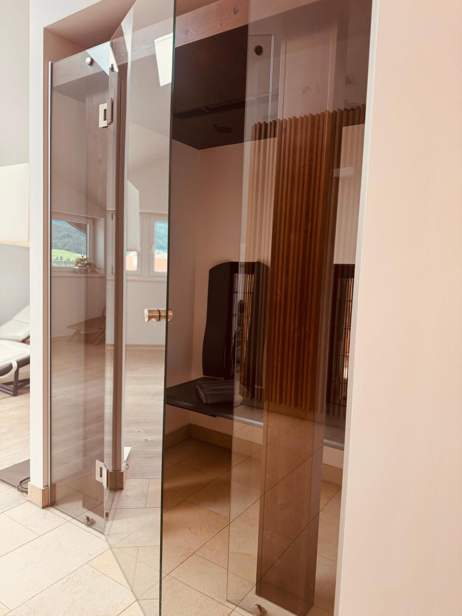 Hotel Goldener Adler Wattens Bagian luar foto