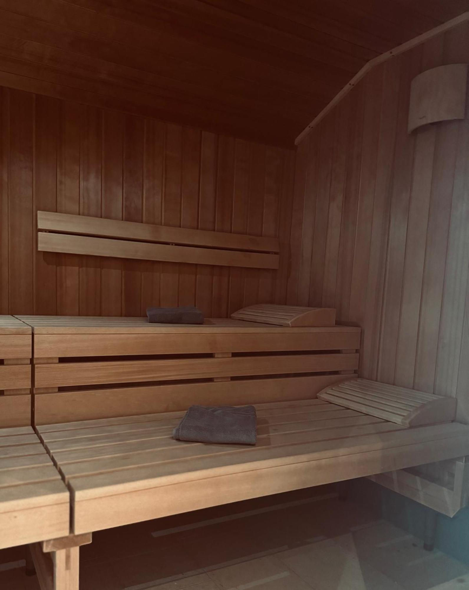 Hotel Goldener Adler Wattens Bagian luar foto